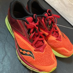 Size 11 saucony running shoes